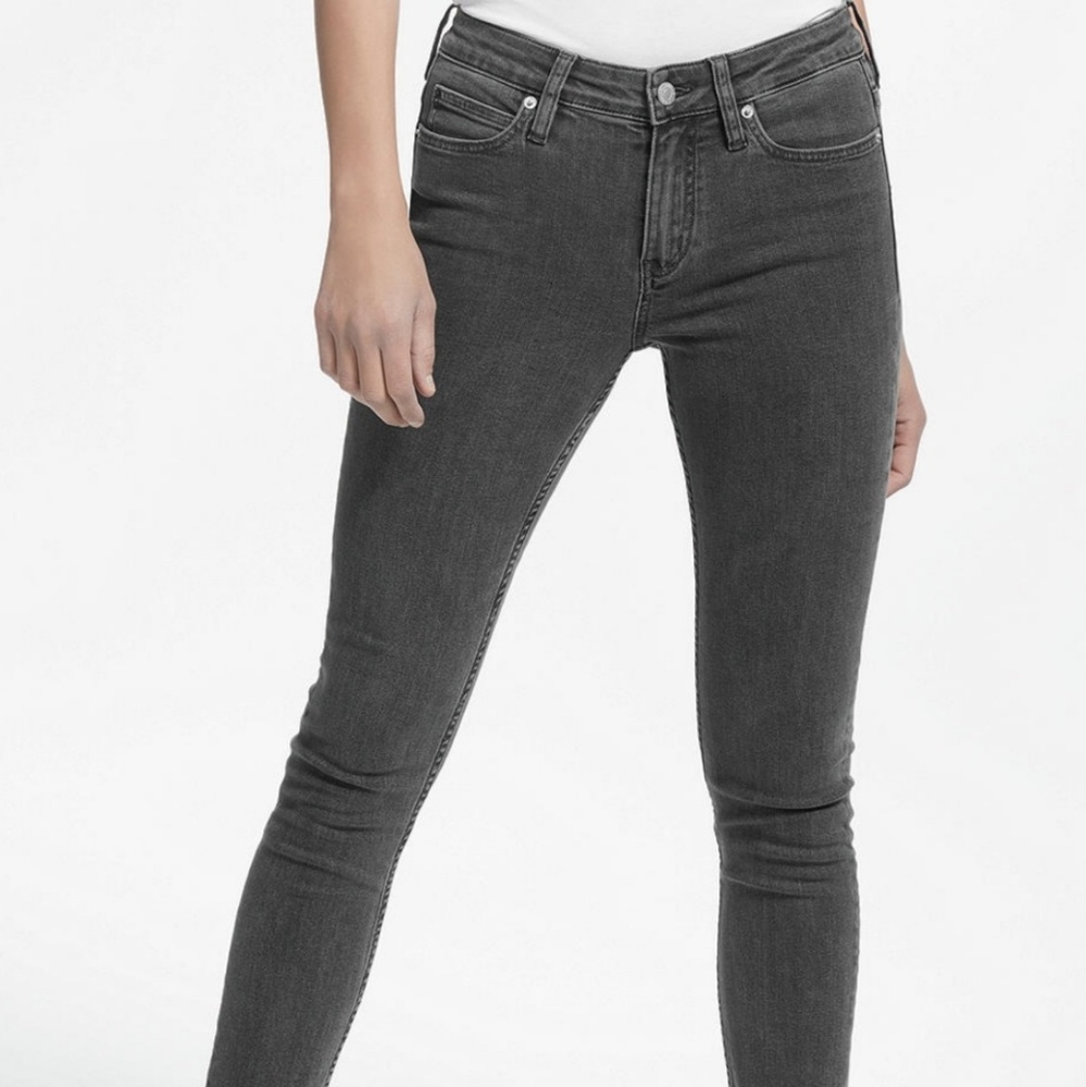 BRAND NEW CALVIN KLEIN MID RISE SKINNY JEANS